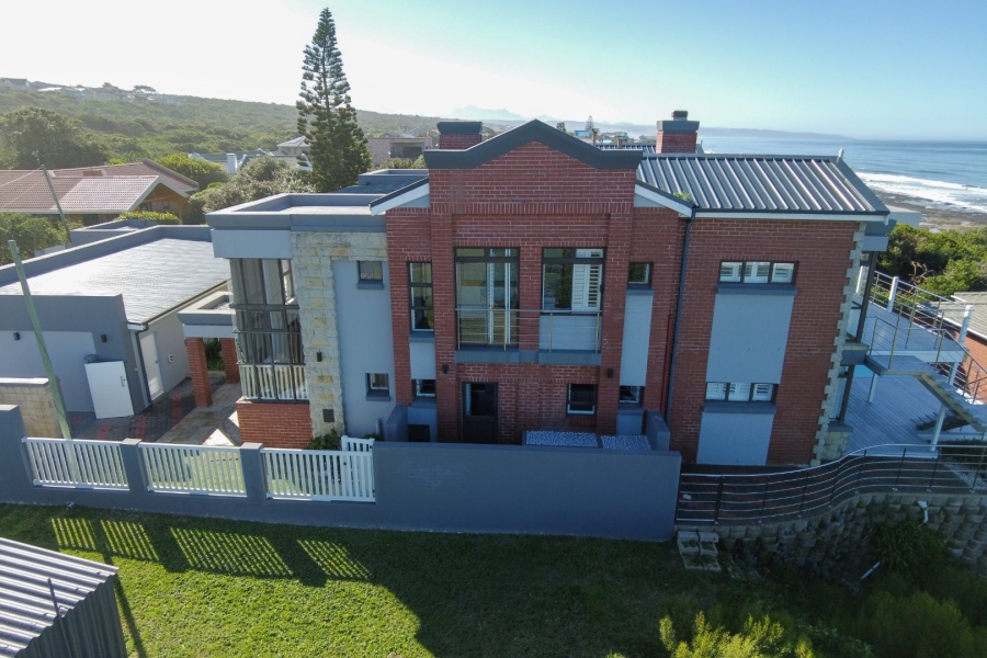 8 Bedroom Property for Sale in Reebok Western Cape